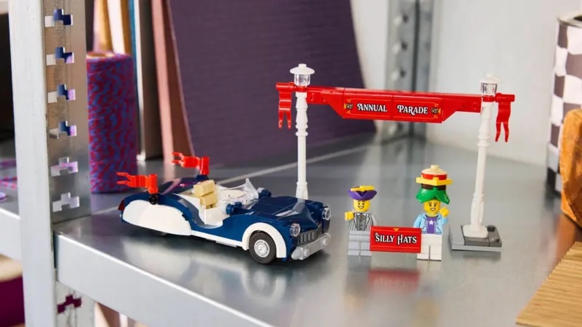 LEGO 40913 Vintage Parade Car Lifestyle featured