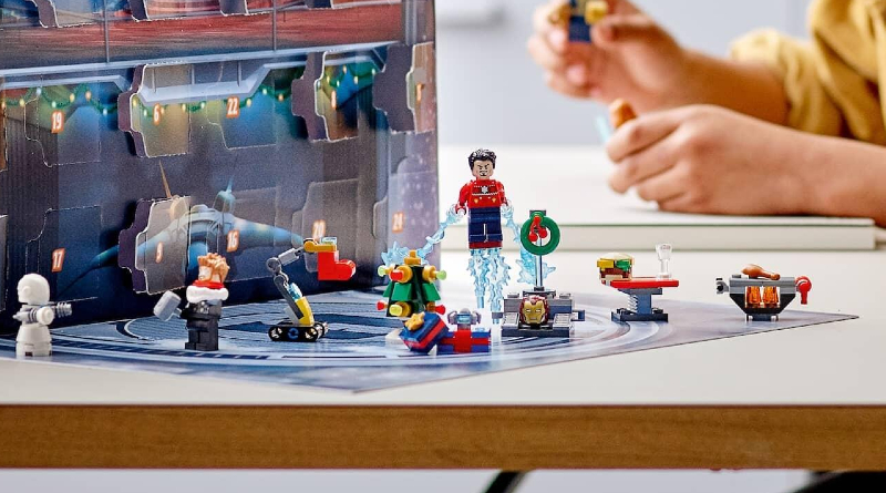 How many mini LEGO Marvel sets can you find in 76196 The Avengers Advent Calendar?