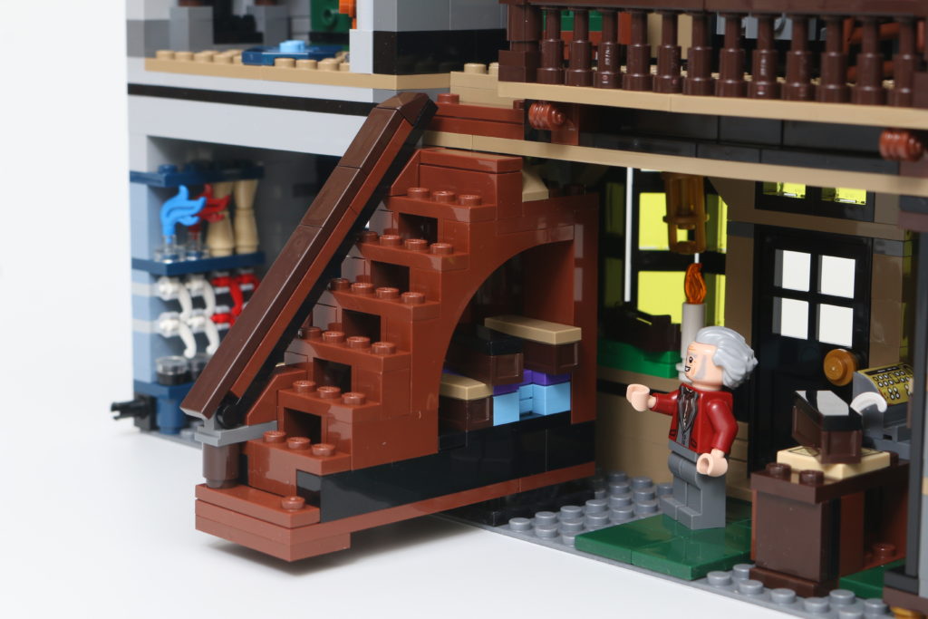 LEGO Harry Potter 75978 Diagon Alley review 79
