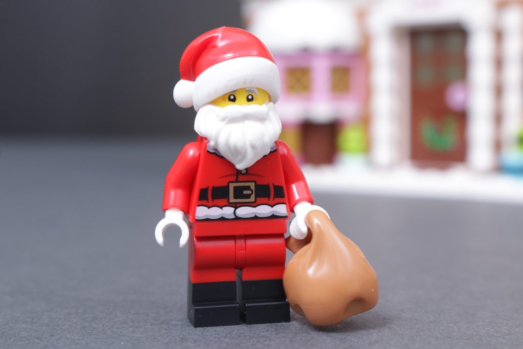 LEGO Christmas 2025 sets 40812 Snowman Ornaments 40809 Festive Gingerbread House 40820 Up Scaled Santa Minifigure 40806 Gingerbread AT AT Walker review 10 1024x683