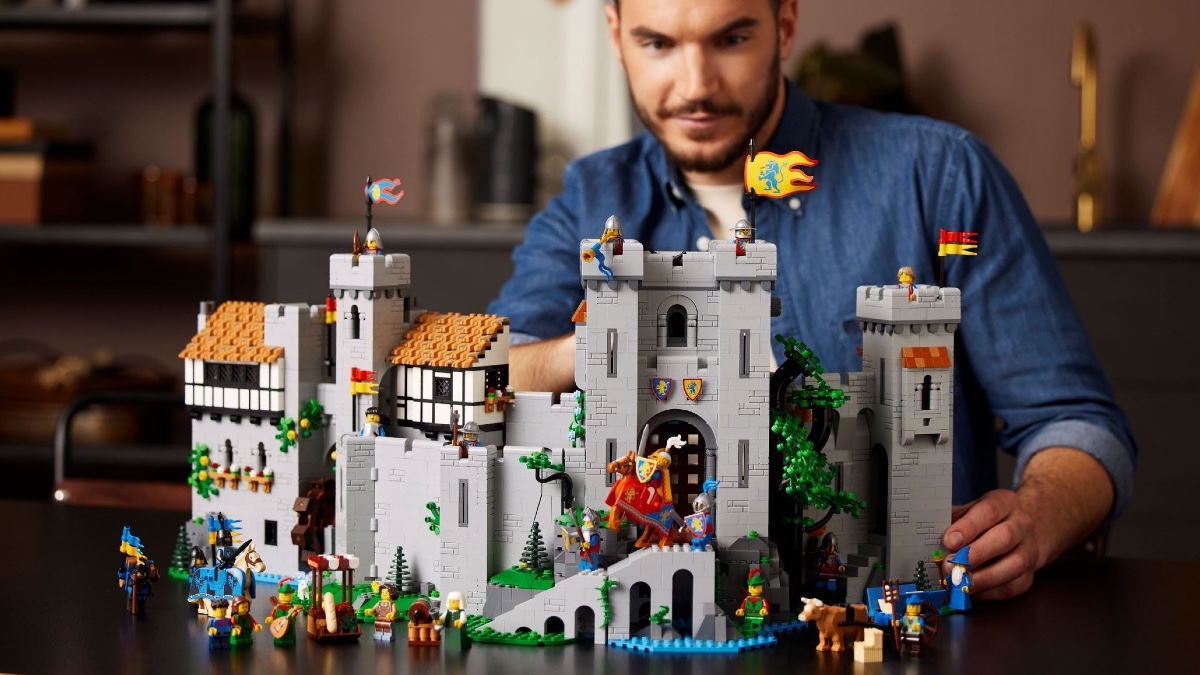 The online community is loving LEGO ICONS 10305 Lion Knights’ Castle